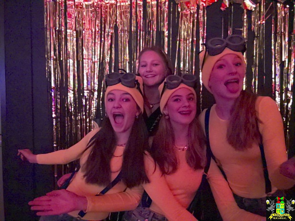 ../Images/Jeugd Opwarmbal Photobooth 052.jpg